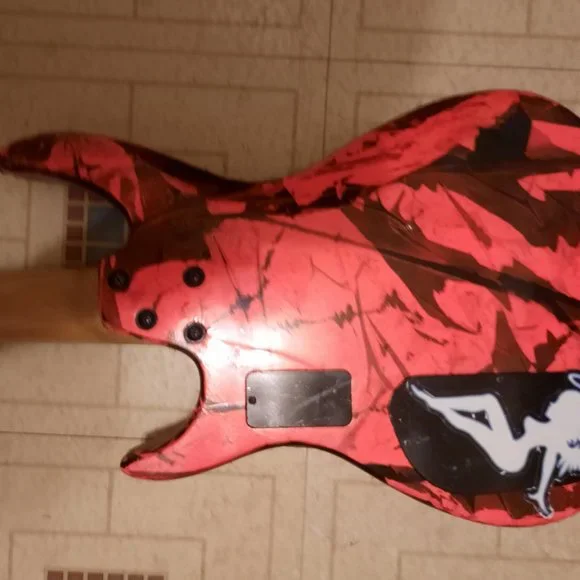 Base guitar